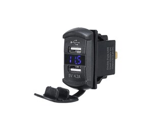 ΔΙΠΛΗ ΘΥΡΑ USB ΜΕ ΨΗΦΙΑΚΟ ΒΟΛΤΟΜΕΤΡΟ W16396-1