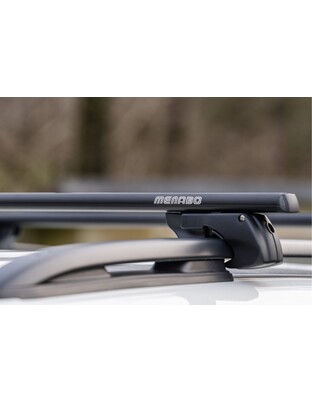 MENABO ΜΠΑΡΕΣ ΟΡΟΦΗΣ ΑΛΟΥΜΙΝΙΟΥ SHERMAN BLACK 120 cm ΣΕ ΜΑΥΡΟ ΧΡΩΜΑ ΓΙΑ Holden Barina Spark (M300) 5 doors 2009>2015 ΜΕ RAISED RAILS (Παράλληλες Μπάρες με Κενό) - 2 ΤΕΜ. (12280/MB)