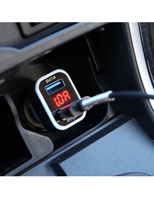 Amio - Φορτιστής Αυτοκινήτου USB Dual με Βολτόμετρο και Ένδειξη Κατανάλωσης τάση λειτουργίας 12-24V απόδοσης 3A για Επιβατικά Αυτοκίνητα και Φορτηγά - 1 τεμ. (01028/AM)