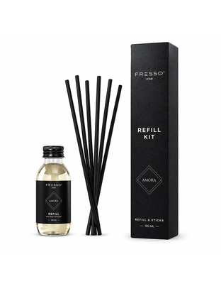 Fresso - Κιτ Αναπλήρωσης με Άρωμα Amora 100 ml Premium Home Refill Kit και 6 Μαύρα Στικ από Fiberglass για Αρωματικό Χώρου Reed Diffuser - 1 Τεμ. (390051/FRE)