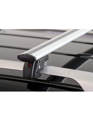 MENABO ΜΠΑΡΕΣ ΟΡΟΦΗΣ ΑΛΟΥΜΙΝΙΟΥ JACKSON XL SILVER 135 cm ΣΕ ΑΣΗΜΙ ΧΡΩΜΑ ΓΙΑ Cadillac SRX 5 doors 2010> ΜΕ RAISED RAILS (Παράλληλες Μπάρες με Κενό) - 2 ΤΕΜ. (11290/MB)